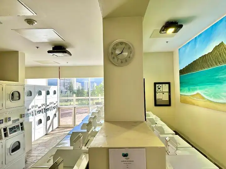 Central Waikiki Luxury High Wtih Views & Beach Honolulu Apartment